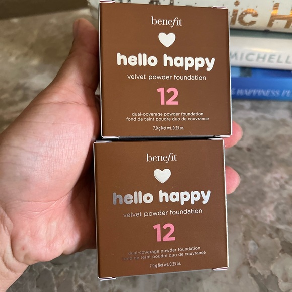 Hello Happy Velvet Powder Foundation 12 - Picture 1 of 8